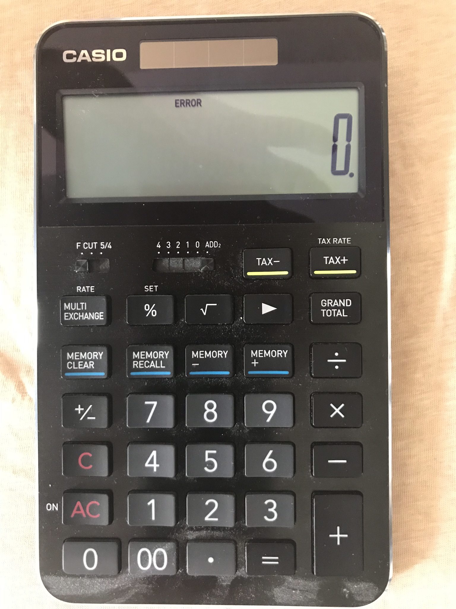 カシオのプレミアム電卓 S100は吸い付くようなキータッチが最高。電卓の最高峰。CFOは必携