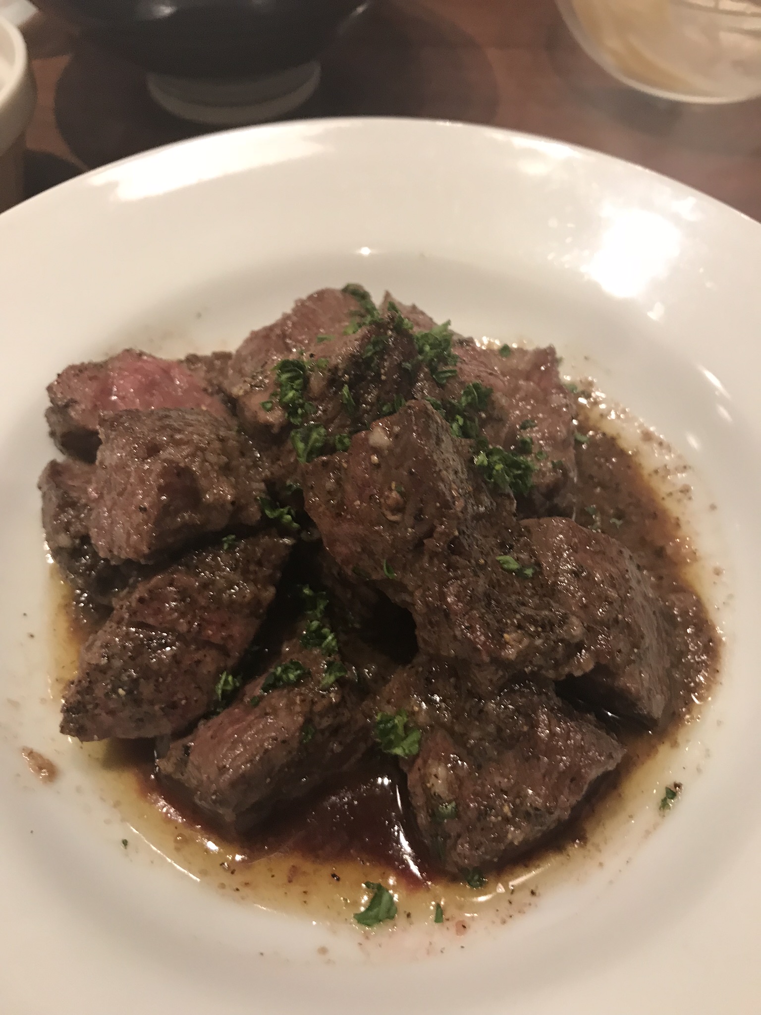 ステーキてっぺい×六本木Buffのサイコロステーキは豪快でニンニクたっぷり