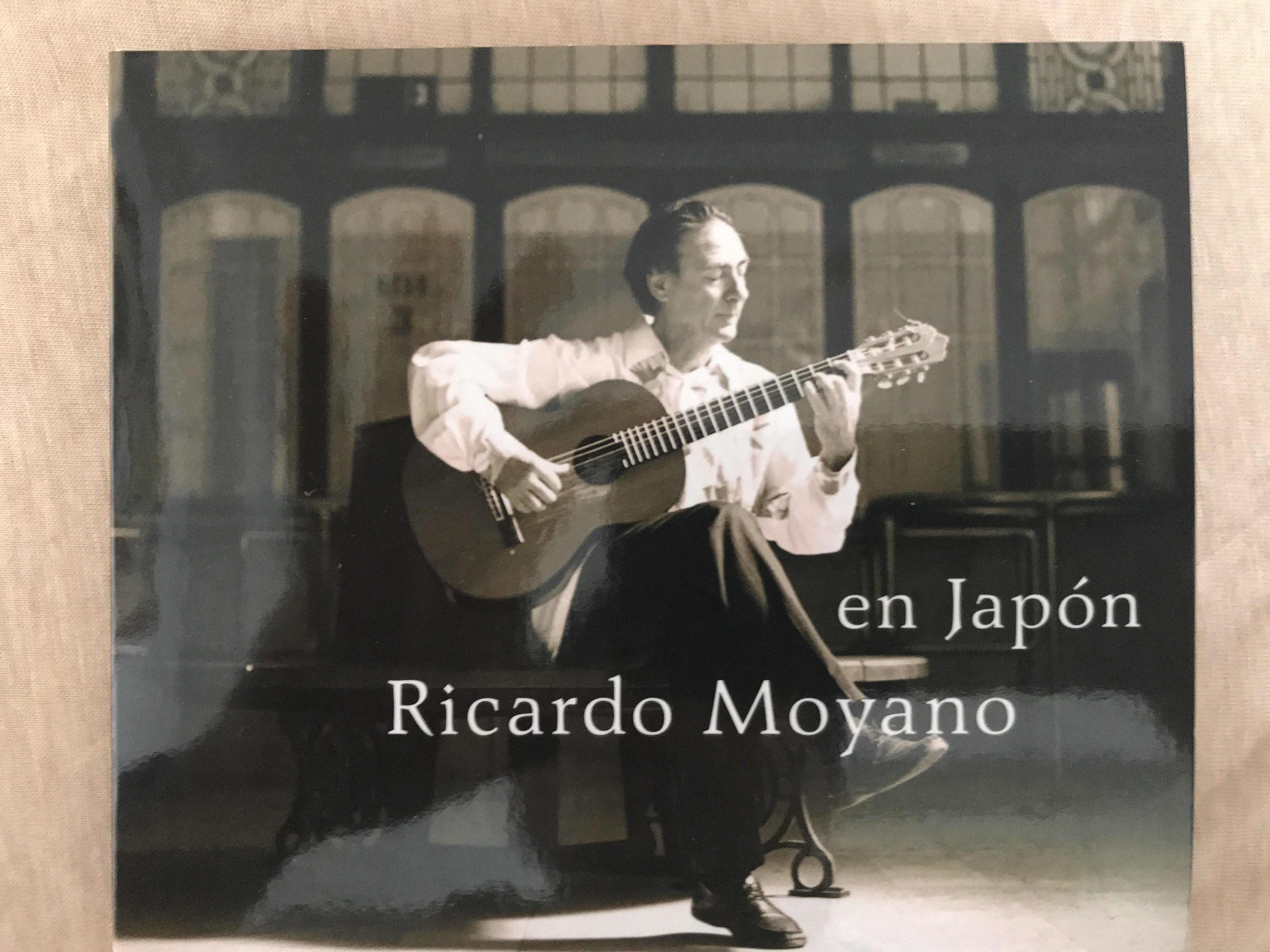 村治佳織さんもおすすめのギターリスト、リカルド・モヤーノ