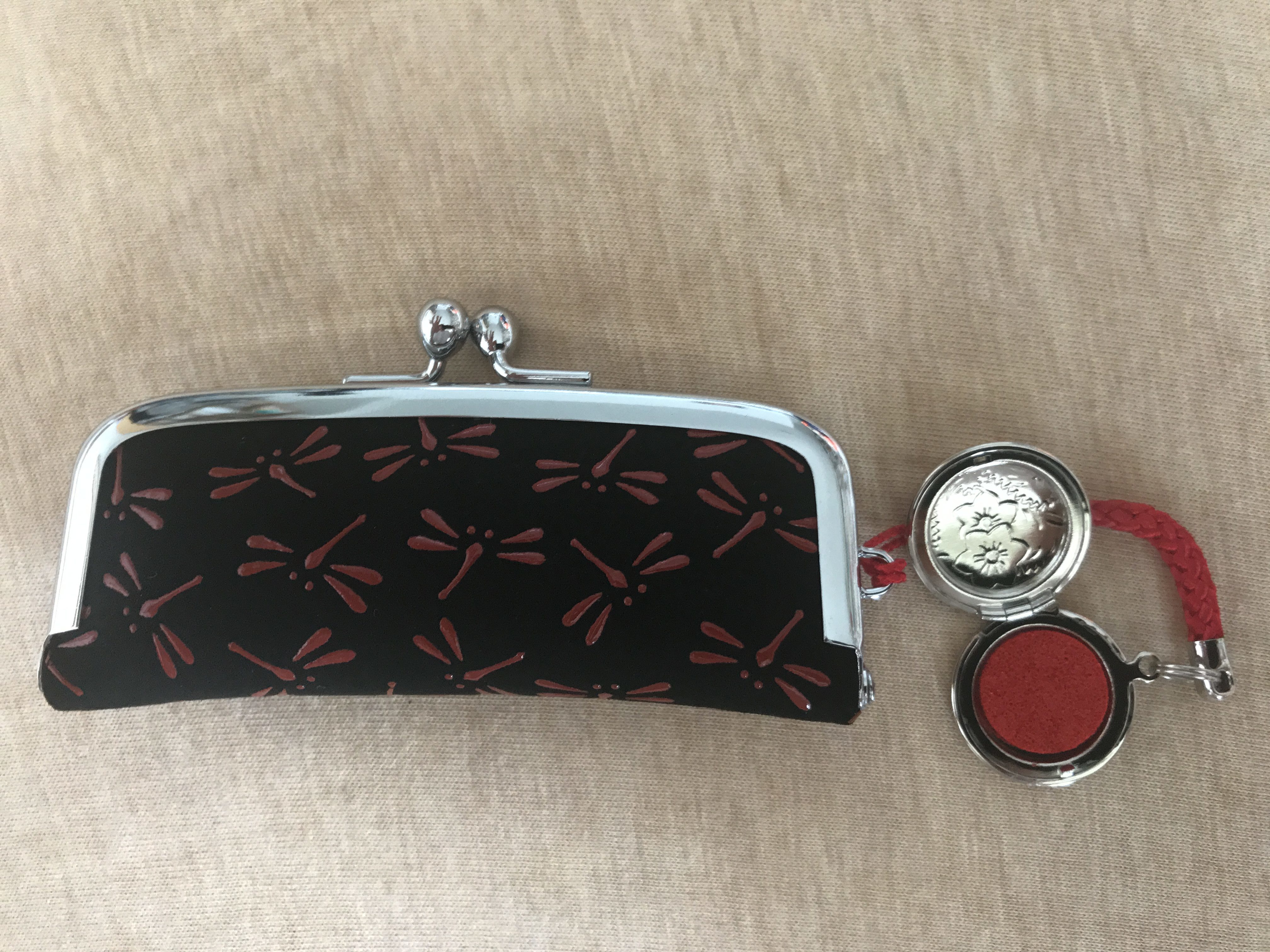 印伝、思いのほか良かったので、名刺入れに続き、印鑑入れも買ってみた