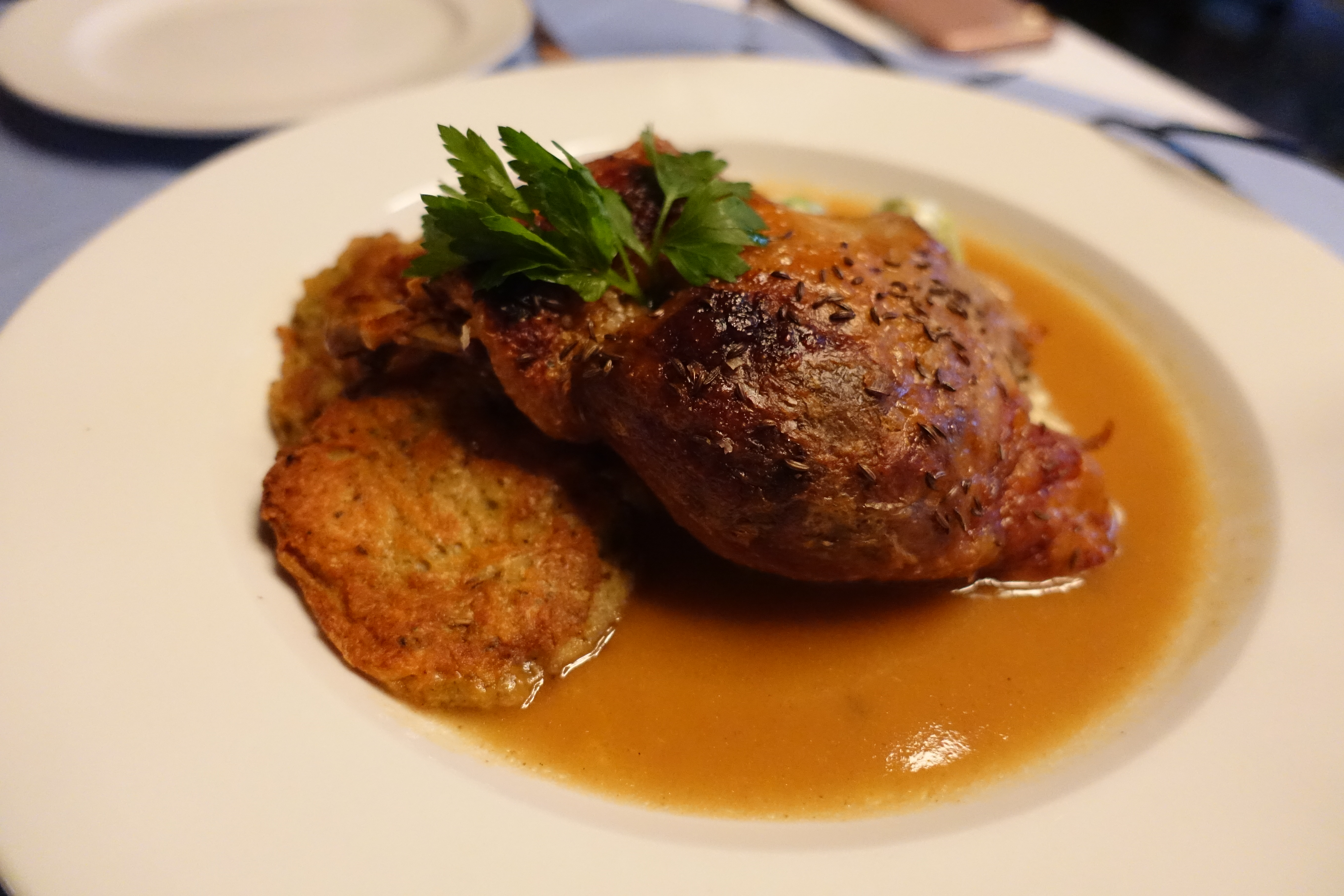 プラハのレストランではローストダックがうまいのかな、チキンではなく“ダック料理”だらけ