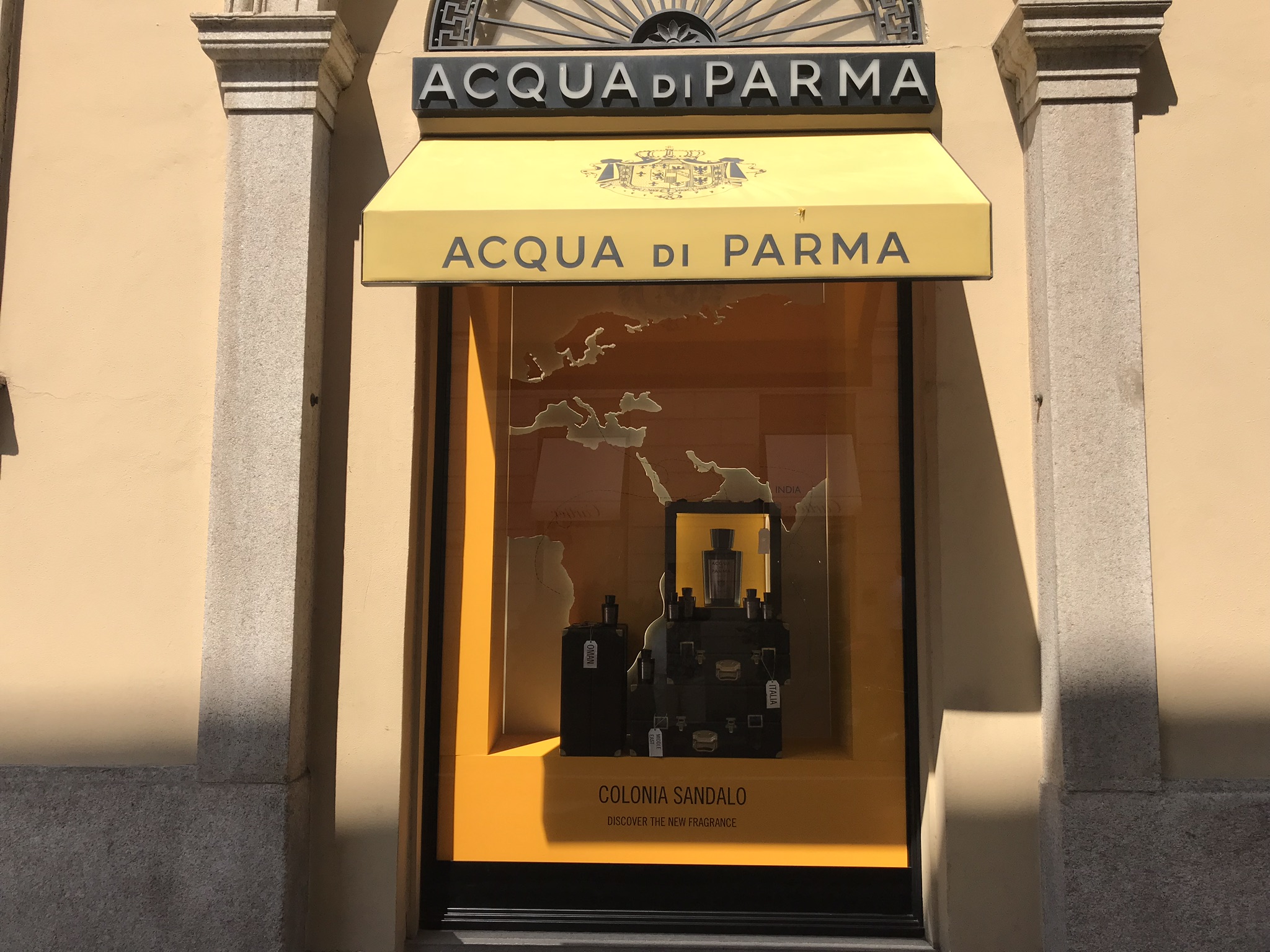 アクア ディ パルマをミラノで初めて知った。大変おしゃれな香水のお店。そして、大散財。