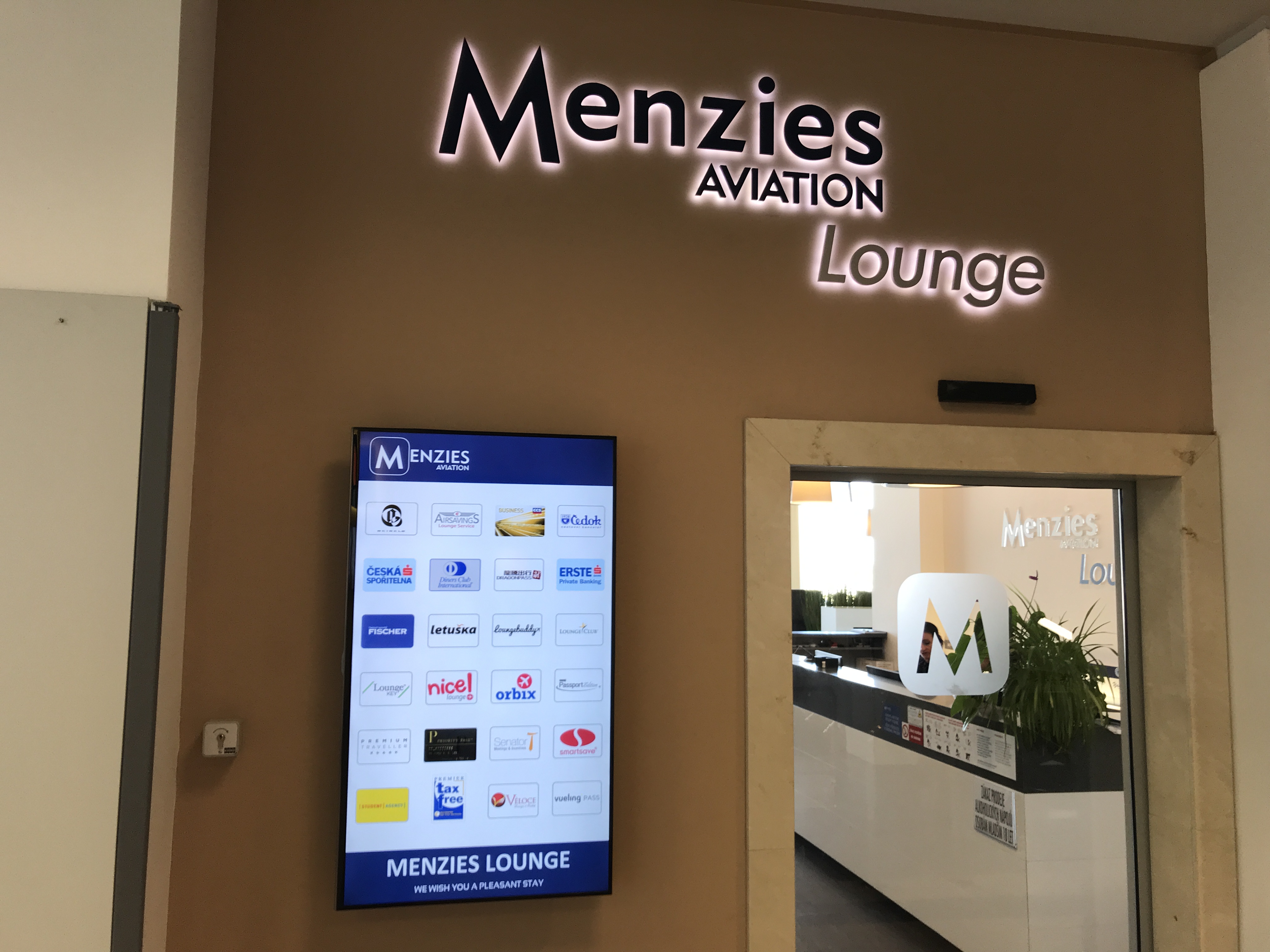 プラハのプライオリティパスで入れるラウンジ“Menzies Aviation Lounge”はショボイかな