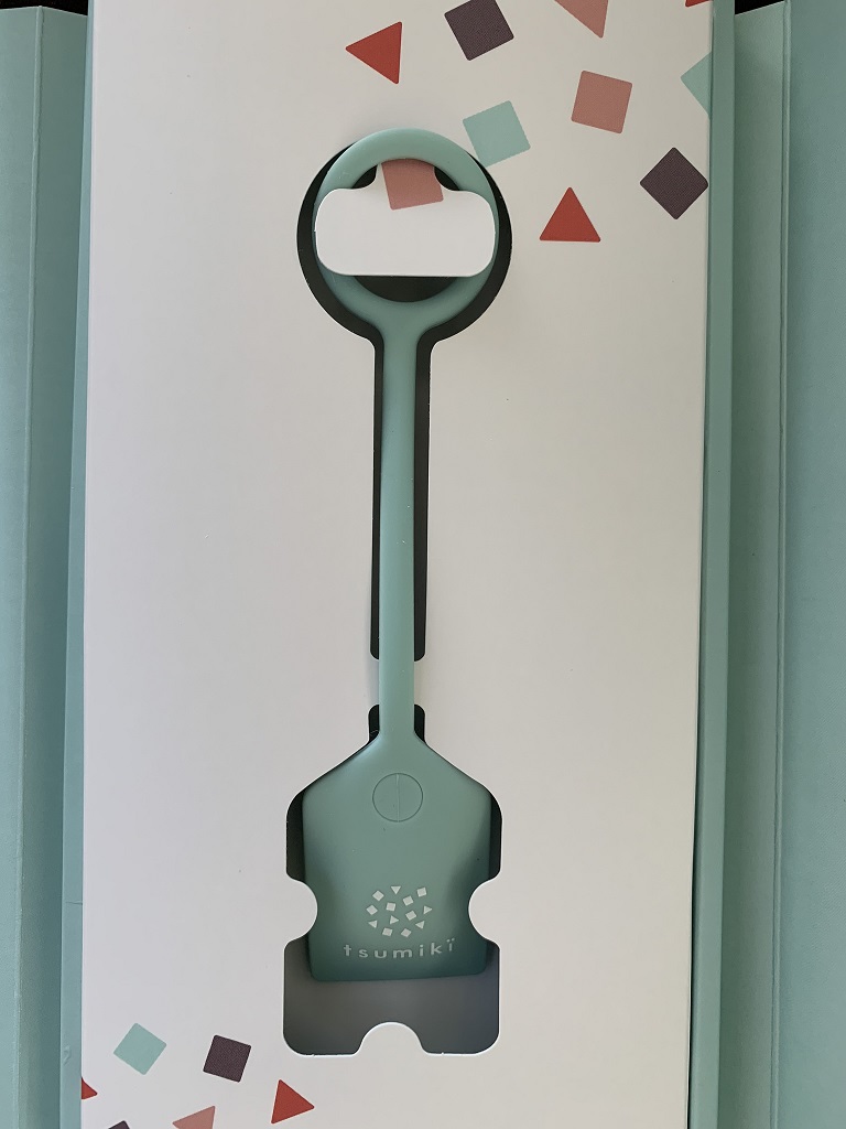 つみき証券から変な贈り物が届いた。その名は、「オマモリ」とのこと。