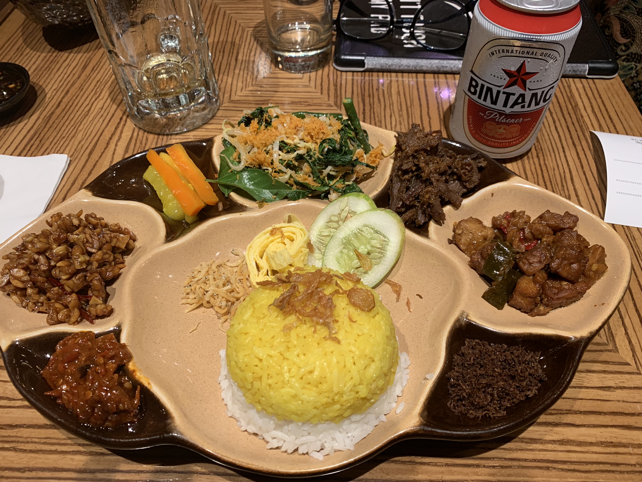 ジャカルタのグランドインドネシアモール内の「Indonesian Soul Food」は地元の人たちで行列、インドネシア料理が格安で旨い！