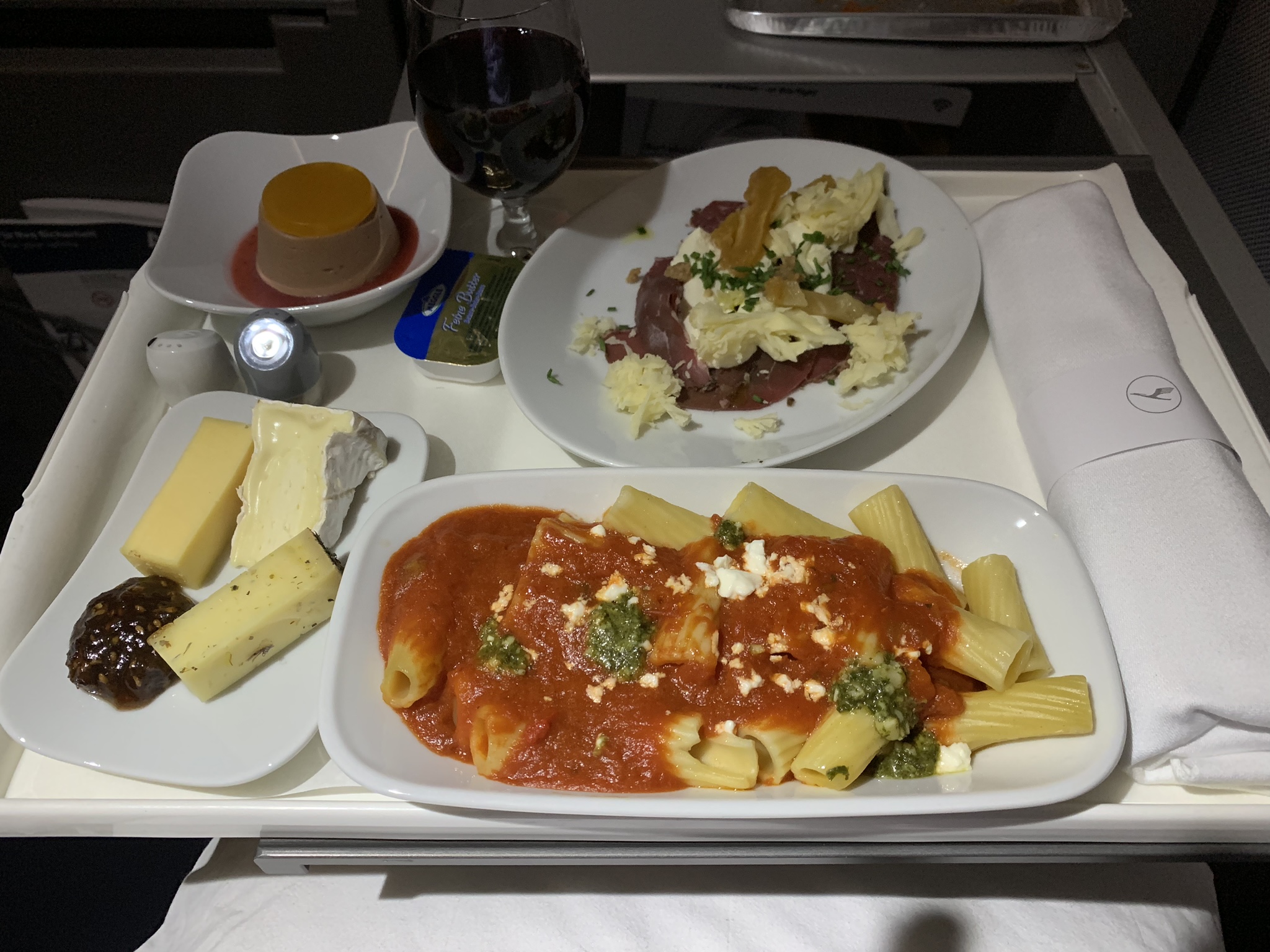 （2019年4月ルフトハンザドイツ航空搭乗記）フランクフルト－カイロのビジネスクラスは疑似ビジネス！