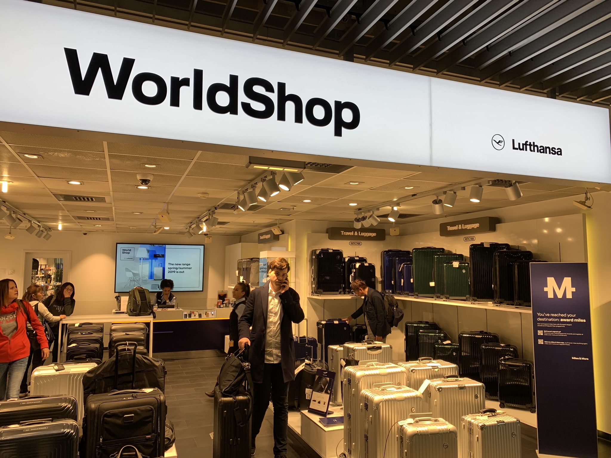 フランクフルトのルフトハンザ仕様の「World Shop」でのリモワ購入はやっぱりコスパ良すぎ。日本で買うより、大幅ディスカウント価格