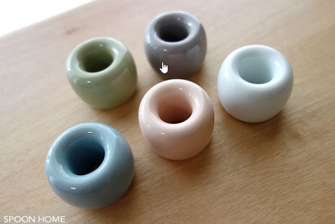 無印良品の歯ブラシスタンドを1本差しのペン立てに流用するアイデアとは、ちょっと無理があるが、なくはないな