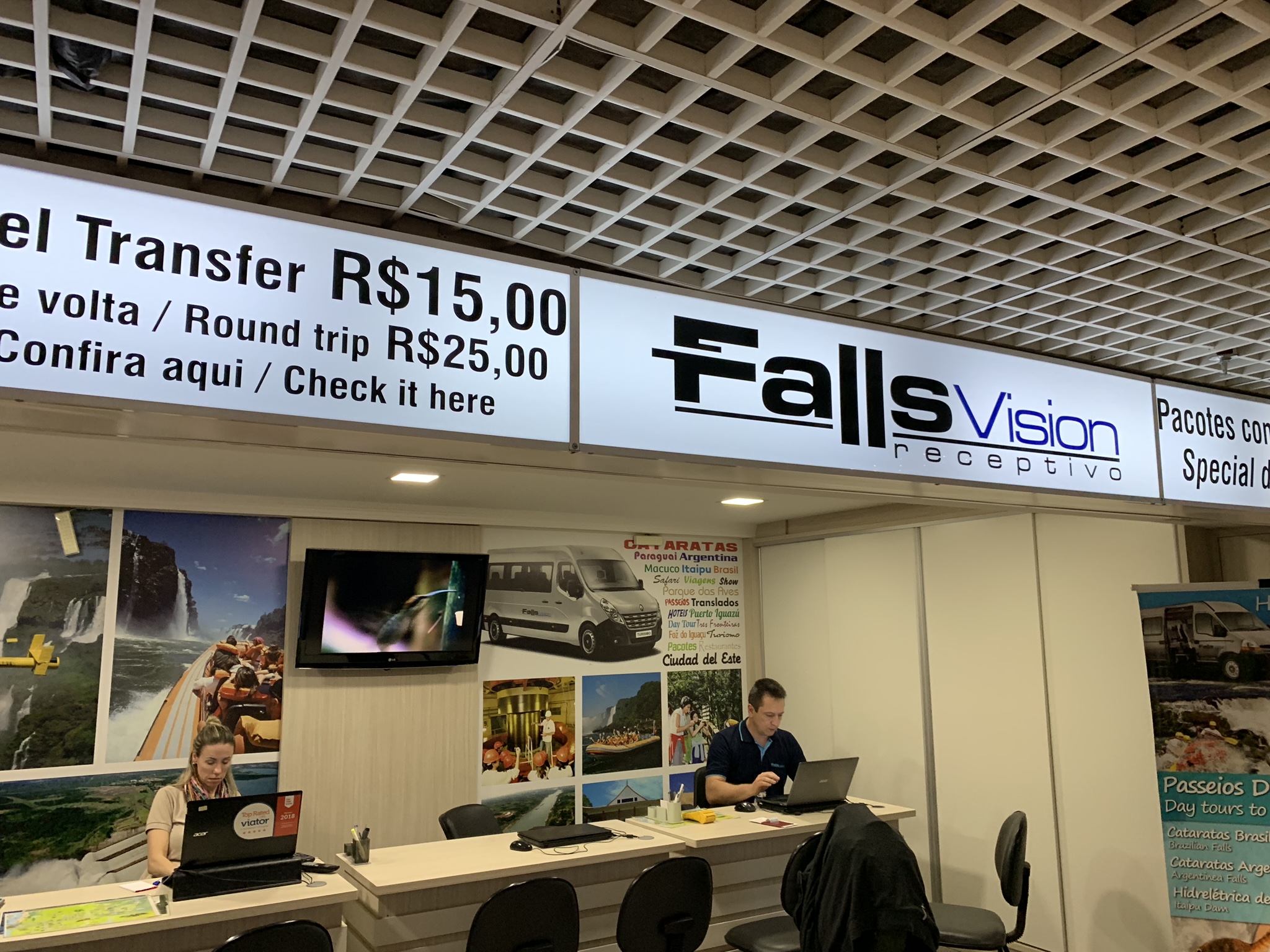 イグアスの国境越え、ブラジル側からアルゼンチン側への移動は空港内のタクシーサービス利用でOK