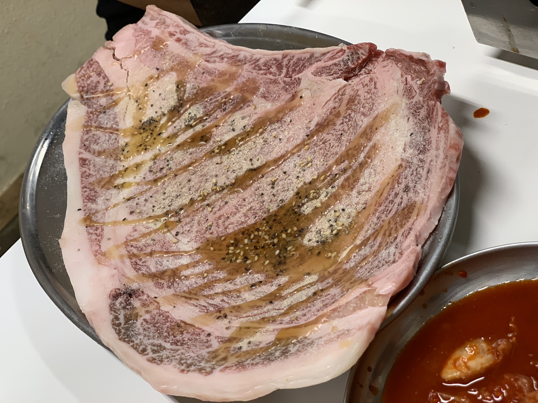 「大阪焼肉・ホルモン ふたご 赤坂店」の焼肉は定員の解説付きで丁寧接客。アメックス利用で2,000円キャッシュバック