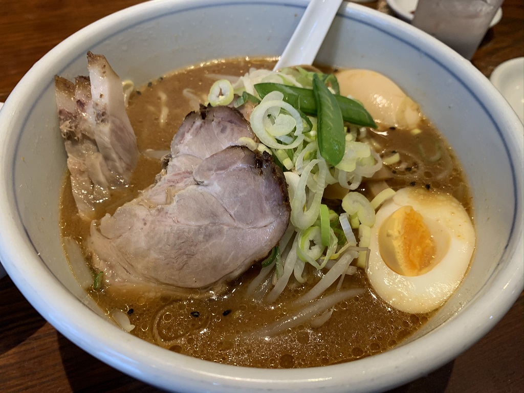 「赤坂 一点張」は味噌ラーメンのお店だが、チャーハンがうまいんだな。だけど、餃子に和辛子は必須と思うのだか