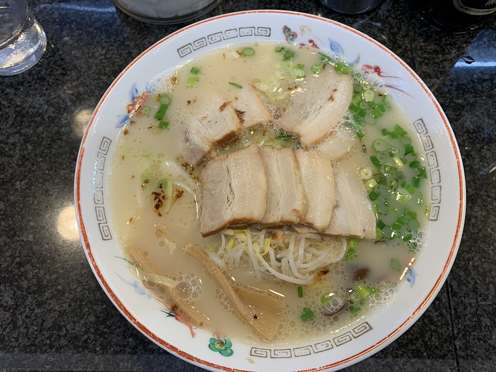 鹿児島の懐かしのざぼんラーメン、繁盛してざぼんの里に大変身、大根の漬物がおいしいんだな