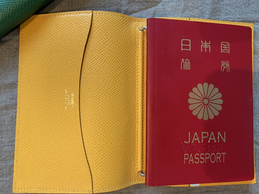 エルメスのアジェンダGMを手に入れて、パスポート入れに使えばあなたも上級トラベラー