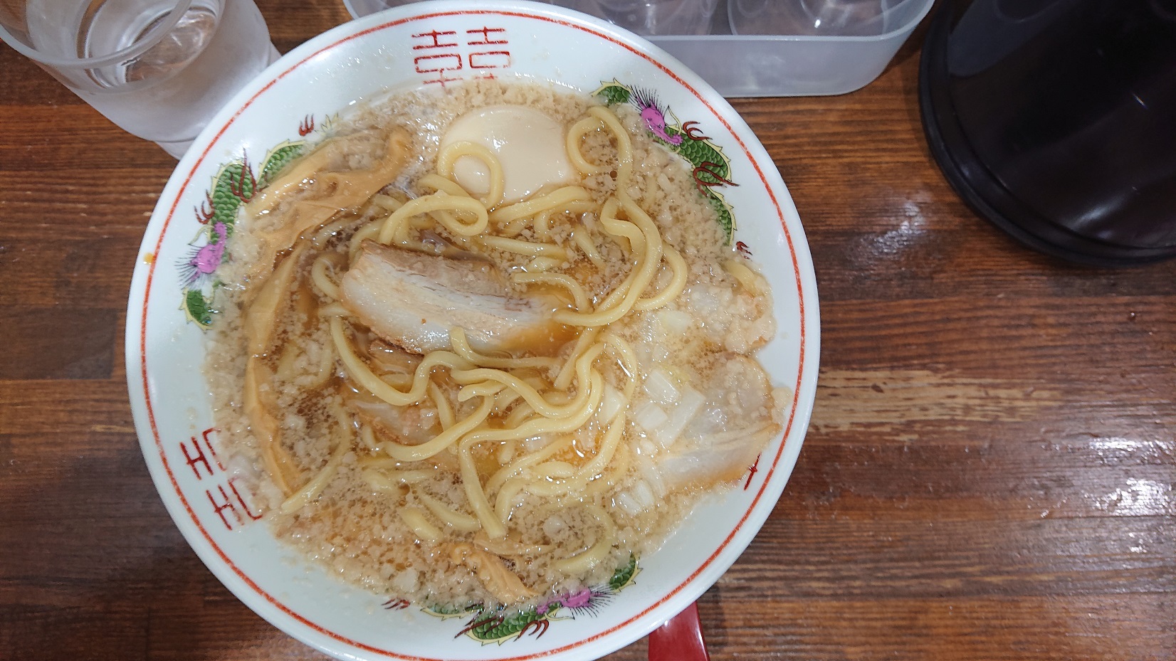 恐るべし。新潟ラーメン「なおじ」スープはやみつき“ド煮干しスープ”に背脂なのにあっさり。麺の太さはラーメン二郎超え