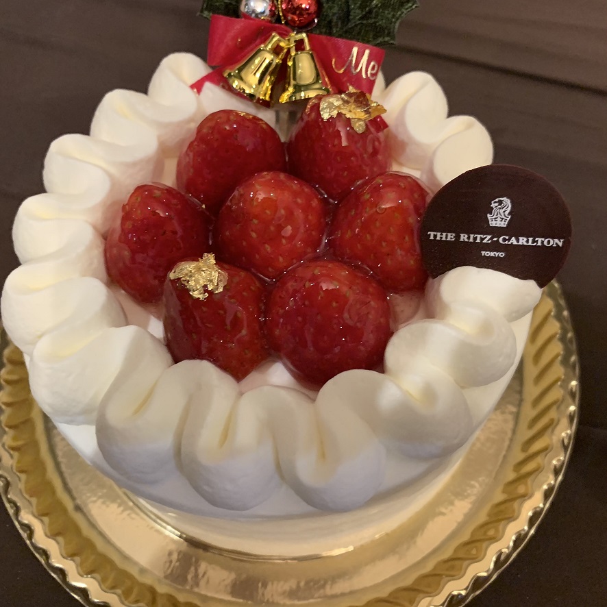 令和元年のクリスマス、リッツ・カールトンのストロベリーショートケーキになった。やっぱり、“ケーキもリッツで決まりね”の一言で