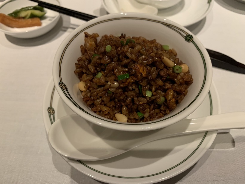 2020年度末の週末、中国飯店で“自称”定番の黄金メニューを食す。里芋の葱油炒めを食べて、邱永漢先生を思い出すんだな