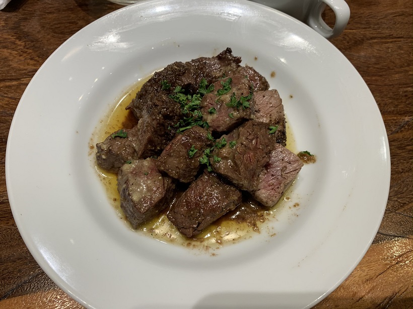 「ステーキてっぺい」はステーキ界のラーメン二郎だと思えばいいんだな。ニンニクソースだよ