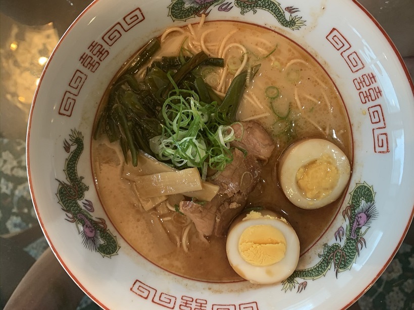 セブンイレブンの具材を利用すれば、ほぼ完璧な家桂花ラーメンが作れるぞ。決め手はやっぱり“茎わかめ”なんだな