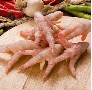 香港の飲茶ではまってしまった鶏もみじの料理、「鼓汁鳳爪」。自宅で作るレシピはこれ。爪を切り落すところから始まるぞ