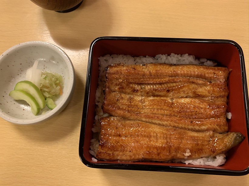 東京は赤坂の鰻の名店「宮川」でうな重の“ろ”を食す。だけど、“うまき”はどうしてあんなに高いのかな、うなぎは少しなのに？