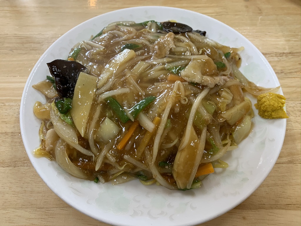 「桂苑」で噂の“小樽あんかけ焼きそば”を食す、量が多いので注意との必要との警告、ご婦人がペロリ