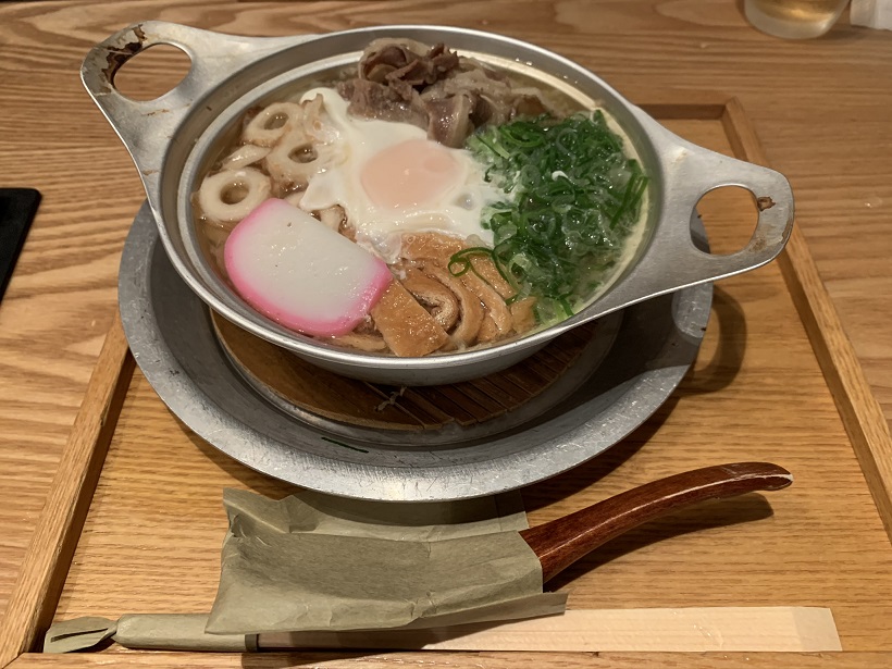 麻布十番「うどん 山半本店」で鍋焼きうどんを食す、松山のソウルフード知らなかった、味付けは甘いよ