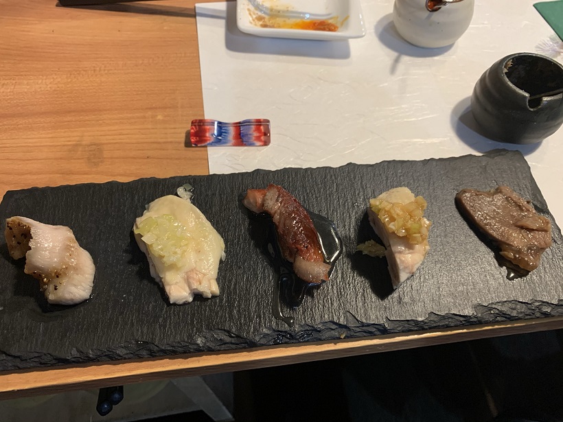 東京の三田にある「Chinese Restaurant 漢」で“漢のプレート”広東焼物五種盛りを食す。美味しいな。だけど、焼豚はあと4切れしか残っていないとは