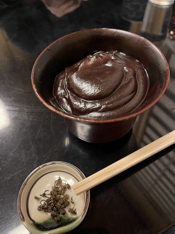 はや師走、週末のランチで2名ならば、赤坂の老舗の蕎麦屋「室町砂場」で蕎麦をたぐるのがよさそうで、“そばぜんざい”もね