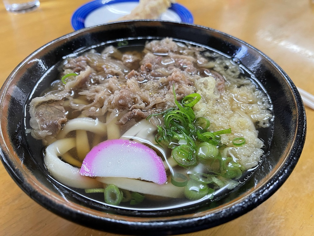 [讃岐でうどんを食す・その1]岡製麺所の肉うどん、あの甘辛さがクセになる味なんだな