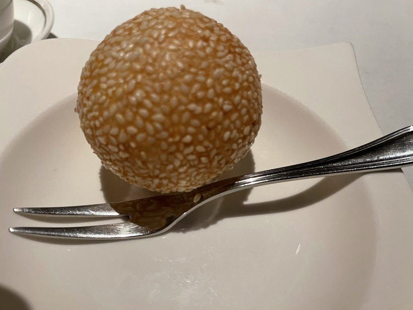 年始は非常事態宣言下ですが、やっぱり中国飯店 六本木店に出かける。だけど、料理は全て取り分けをした状態での提供だよ