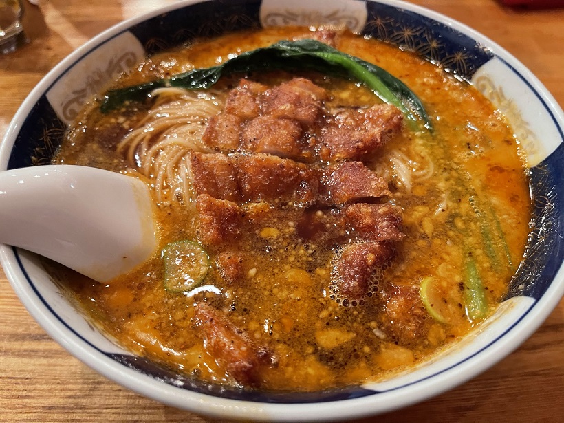 平日のランチで「支那麺屋 よかろう」で担々麺を食す。途中、「岡埜栄泉」で豆大福もゲット。何と幸せな日だろう
