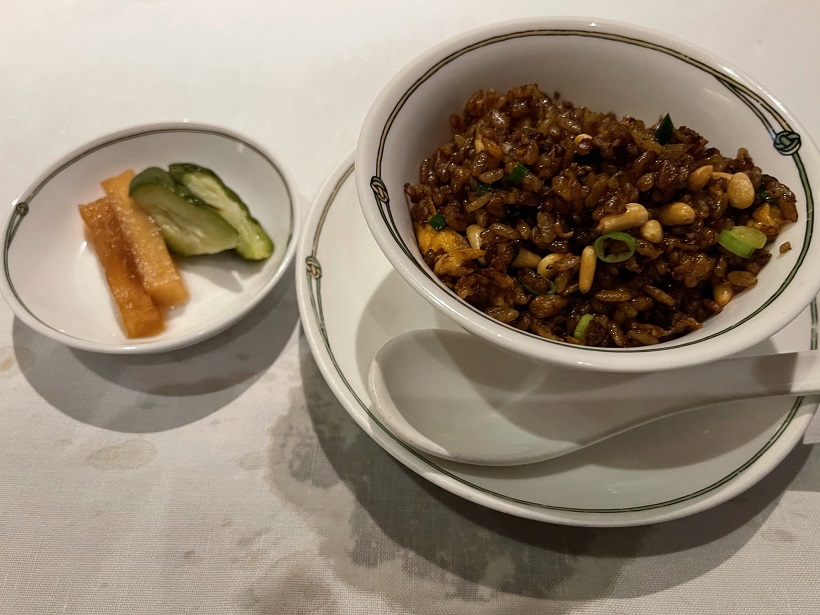 中国飯店訪問が月1回のペースになってきた。家計にはまずいぞ。だけど“黒いチャーハン”は最高だね