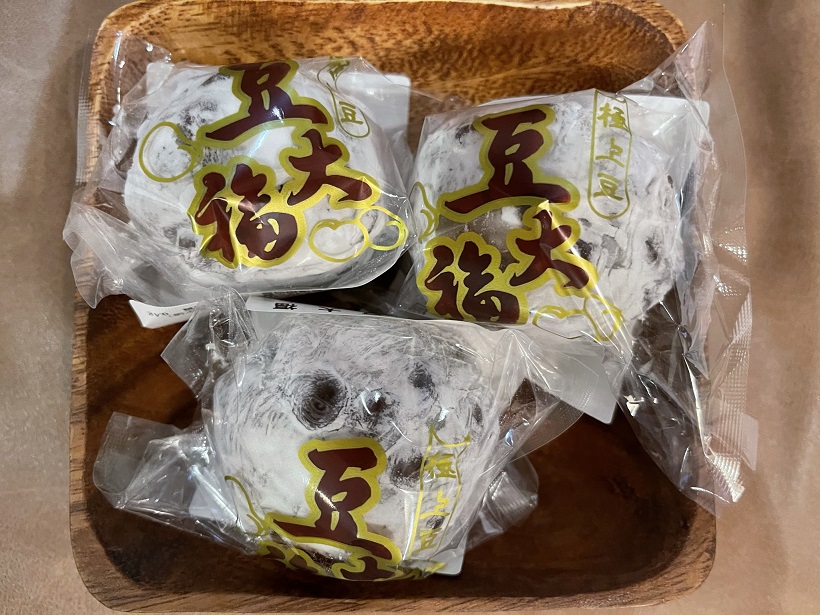 高輪の老舗和菓子屋「松島屋」で予約必須の豆大福を食べる。こちらも通のおもたせだよ