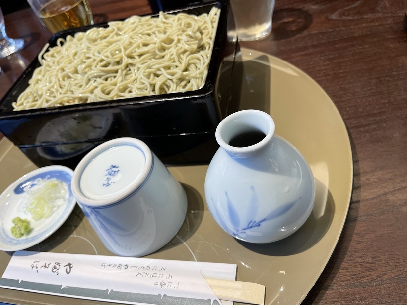 「室町砂場」の江戸の時代にタイムトリップした雰囲気で蕎麦をたぐるのがやっぱり好み、だけど今日は“やぶ”だよ