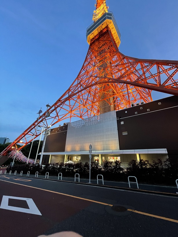 東京タワー下の「TANGO」でフォアグラのお寿司を食す、意外な組み合わせ