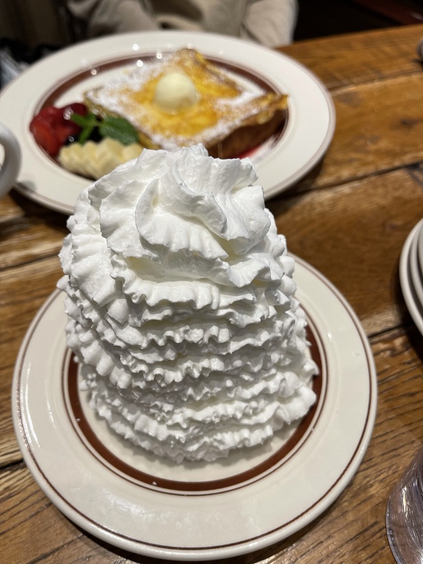 2021年のGW最終日はエッグスシングスでエッグベネディクトを食す。ビジュアル的にはホイップクリームの勝ち