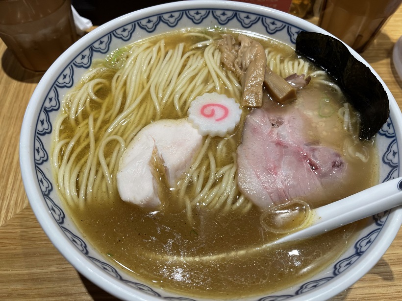 麹町のソラノイロで“中華そば”を食す。スープと麺は日本一。総合点では銀座の共楽かな。
