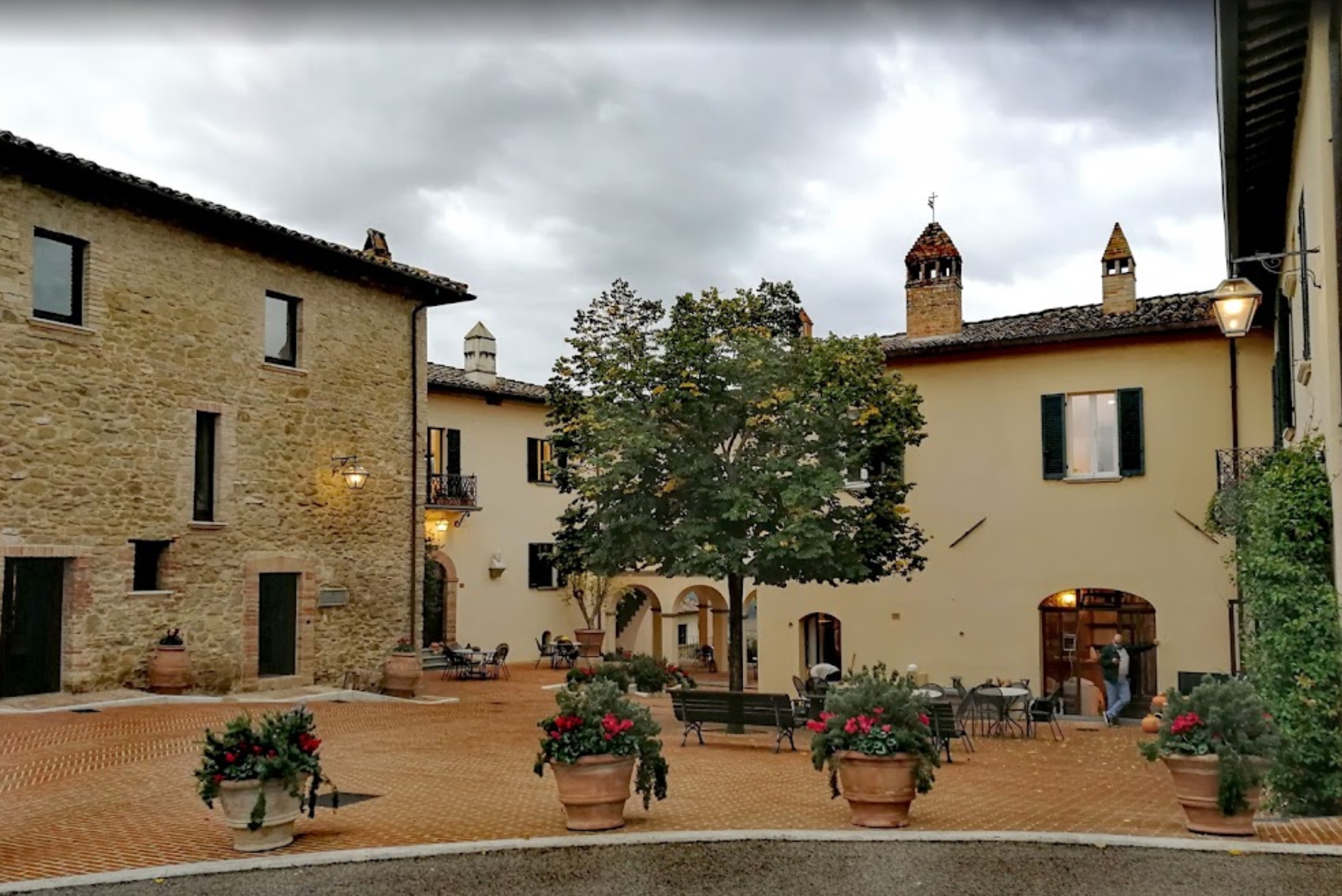 あのブルネロクチネリの本社のあるイタリアのソロメオ村を目指すには、ペルージャからが一番無難かな
