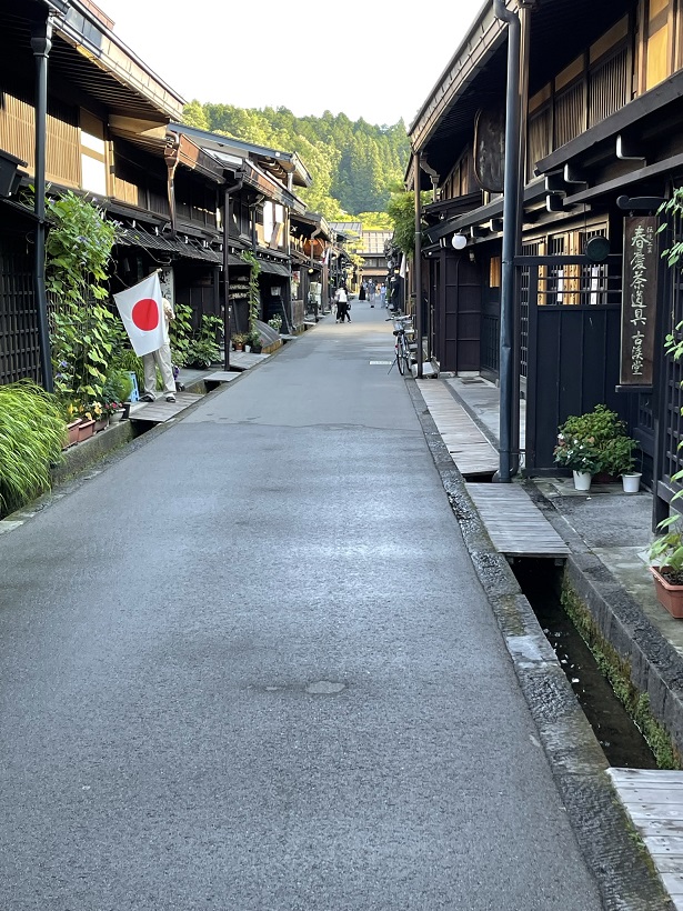 ［旅行記］飛騨高山の古い町並みはそぞろ歩きに最適、都心からは車で6時間、外人が喜ぶな