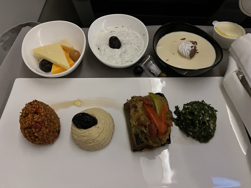 （2021年10月ターキッシュエアラインズ搭乗記198便）インタンブール－羽田のビジネスクラスの食事は非常時の対応と判断したな