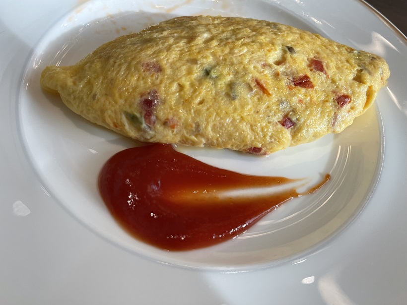 休日の朝、都心の高級ホテルで朝食をいただくのも、大人のディズニーランド。今日はオークラで