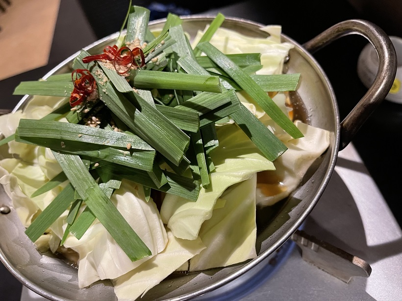 福岡で有名店「笑楽 本店」でもつ鍋を食す。1人鍋OKのお店を見つけないといけないのですね