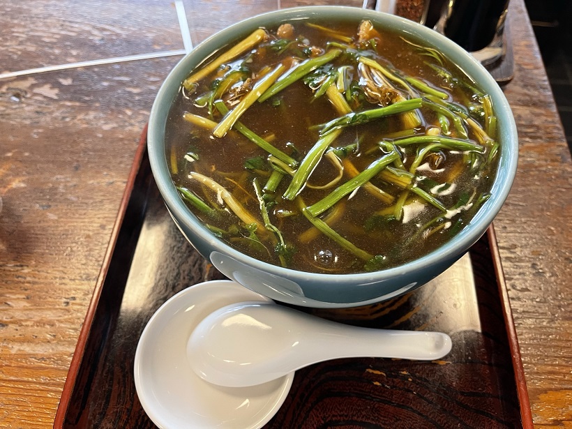 念願の銀座の泰明庵で「せりカレーそば」を食す、根まで入っているセリに驚愕したのなんの