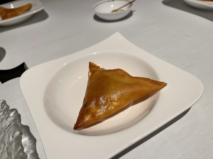 2022年2月の中国飯店、上海蟹が入ったもので注文したのは何故か春巻きだけ、予算の関係でね