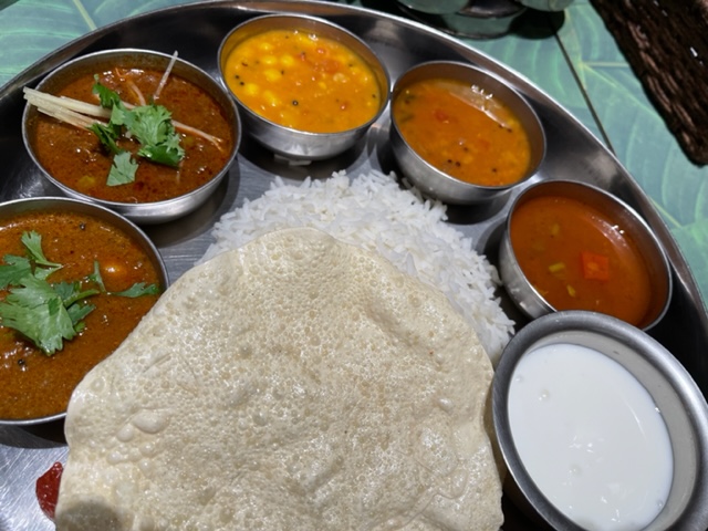 首都圏暑すぎて、赤坂の南インド料理の「エリックサウス」に突撃。暑い夏には、南インドのミールスだよ、キリッと冷えた赤ワインで