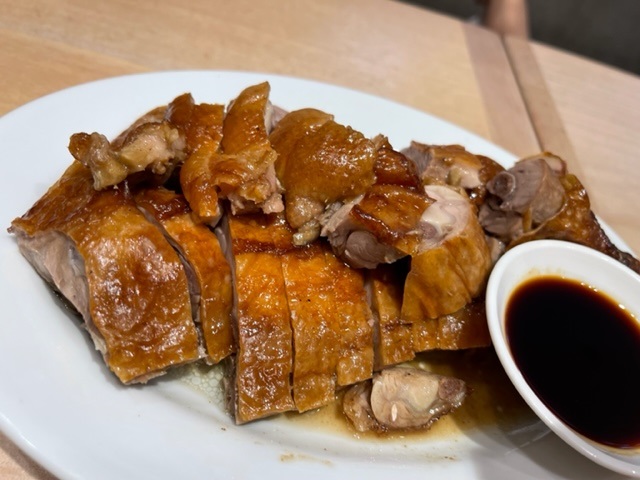 代々木八幡の「宝味八幡」でダック・鶏足・排骨を喰らう、まるで香港の裏通りの夜だね、最高！