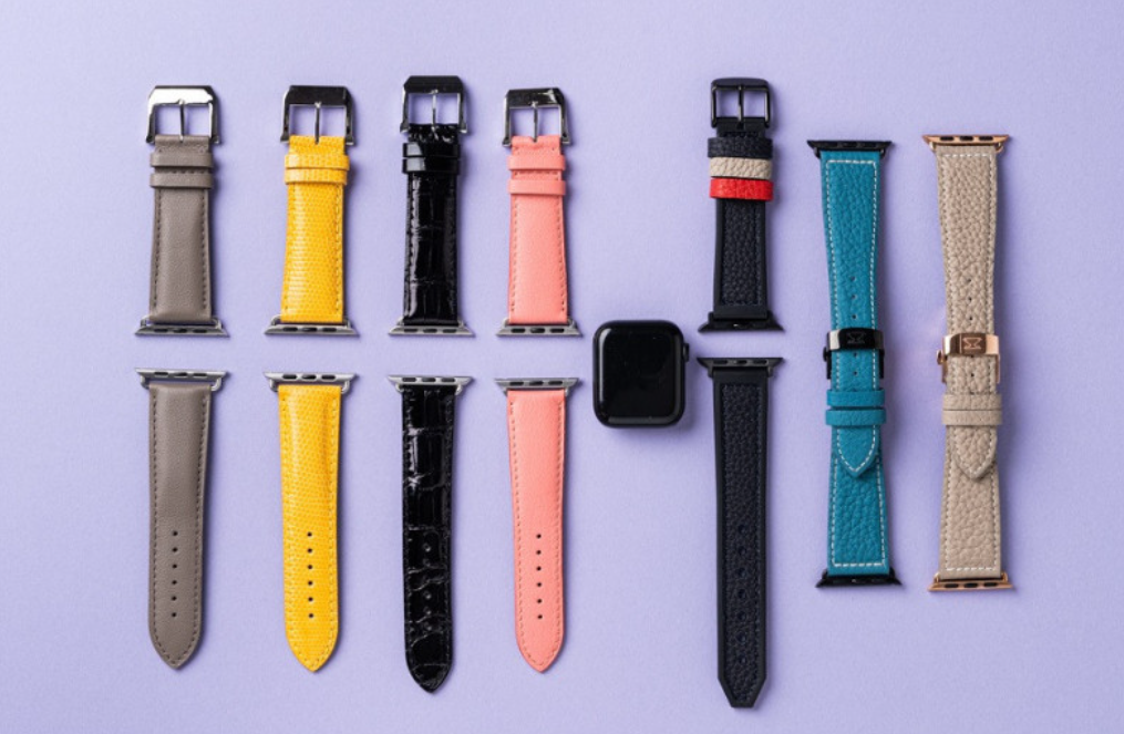 遂に念願の大人がつけても恥ずかしくないApple Watch用の革ベルトを手に入れた、フランスの「カミーユ・フォルネ」というブランドだよ、超オススメ