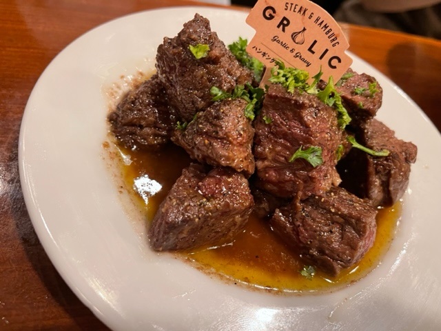 六本木一丁目の「ステーキてっぺい」が店名変更、「GRALIC［グラリック］」へ。いよいよ“にんにく”化宣言？
