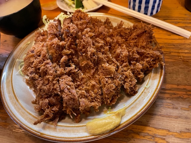 池波正太郎の愛した築地のとんかつ屋「かつ平」を初訪問、巨大な衣をまとった“とんかつ”には度肝を抜かれた