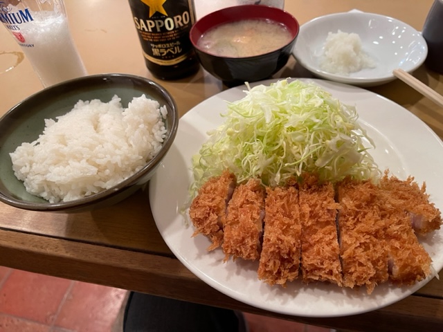 銀座のとんかつやさん「とんき」を初訪問、清潔感のあるお店、有名なカツ丼ではなく本日はロースかつ定食を、リピ決定